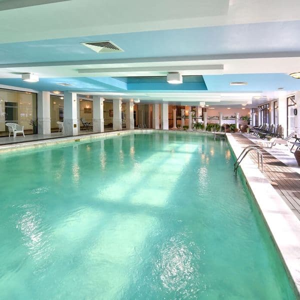 Estreya Palace & Residence