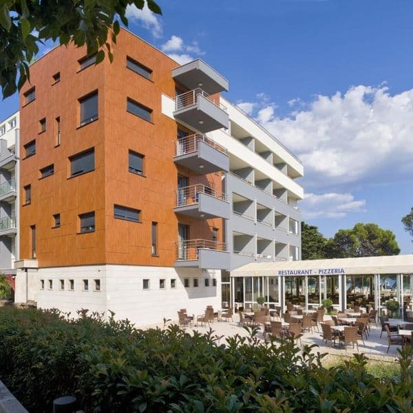 Plaza (Omiš)