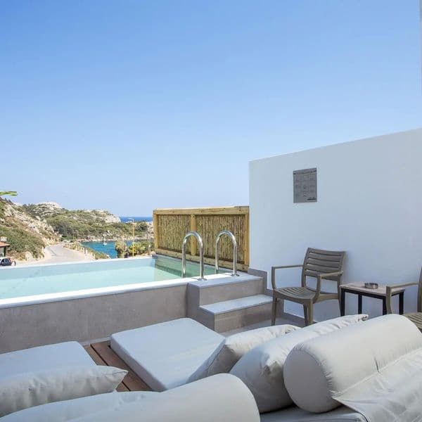 Ladiko Suites