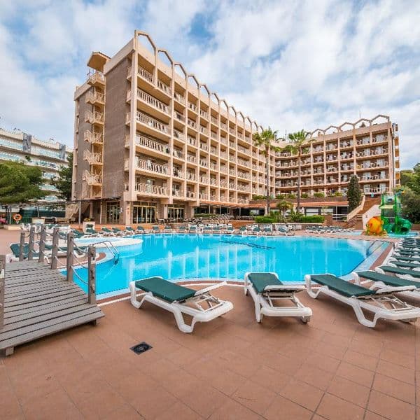 Golden Avenida Suites