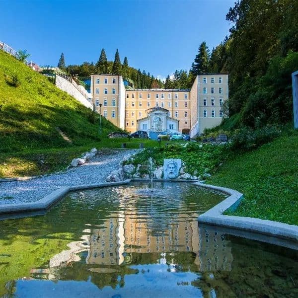 Zdraviliski Dvor