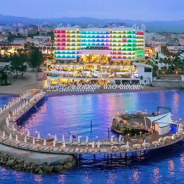Azura Deluxe Resort & Spa