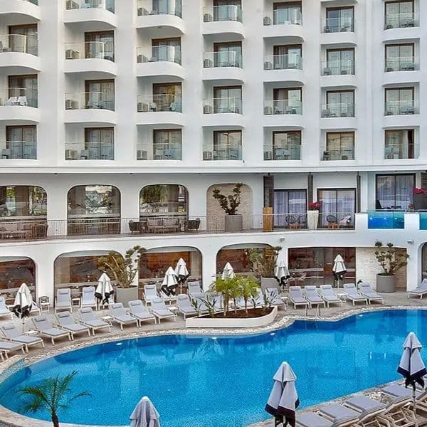 Lalila Blue Suites