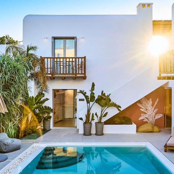 Adorno Beach Hotel & Suites