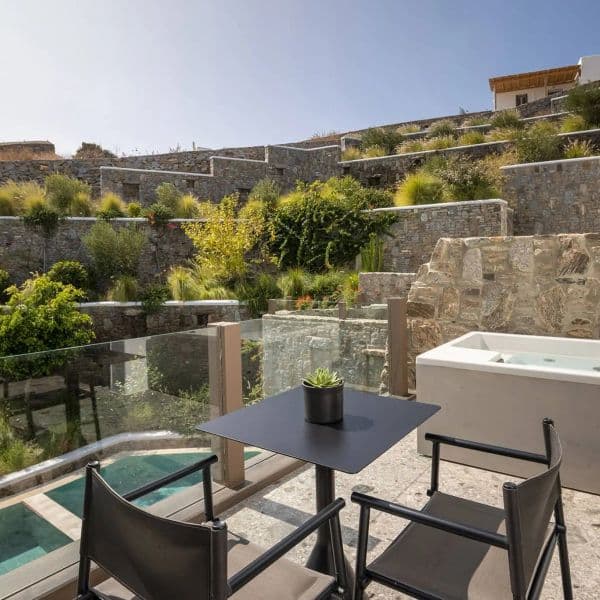 Aeonic Suites & Spa