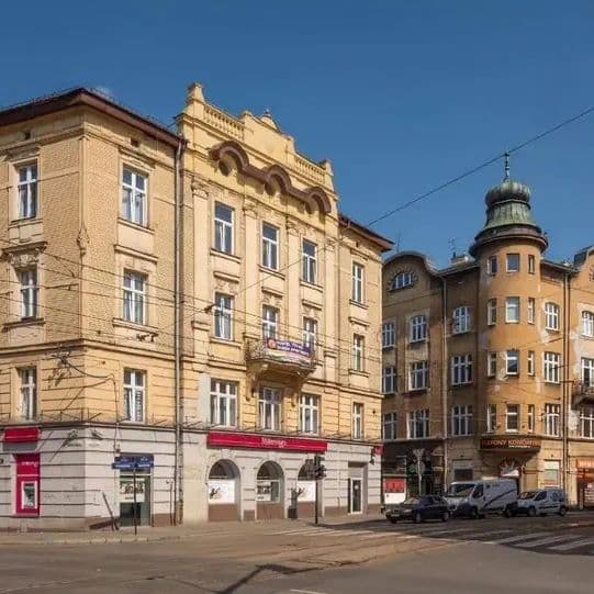 Queen Apartments
