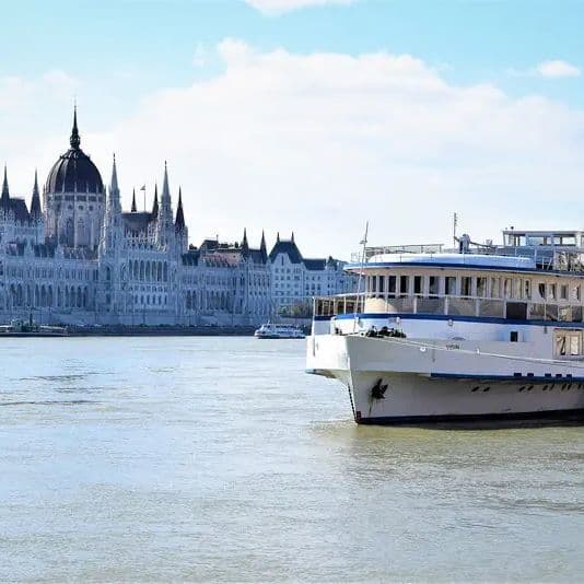Grand Jules Boat