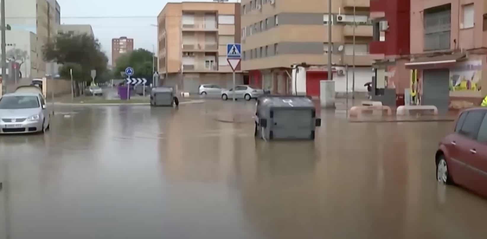 Niszczycielskie deszcze w Hiszpanii: Śmierć i podróżniczy chaos