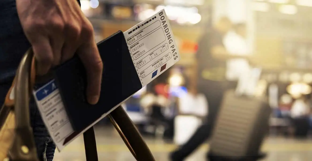 Koniec z tanimi lotami? Francja mówi: dość!