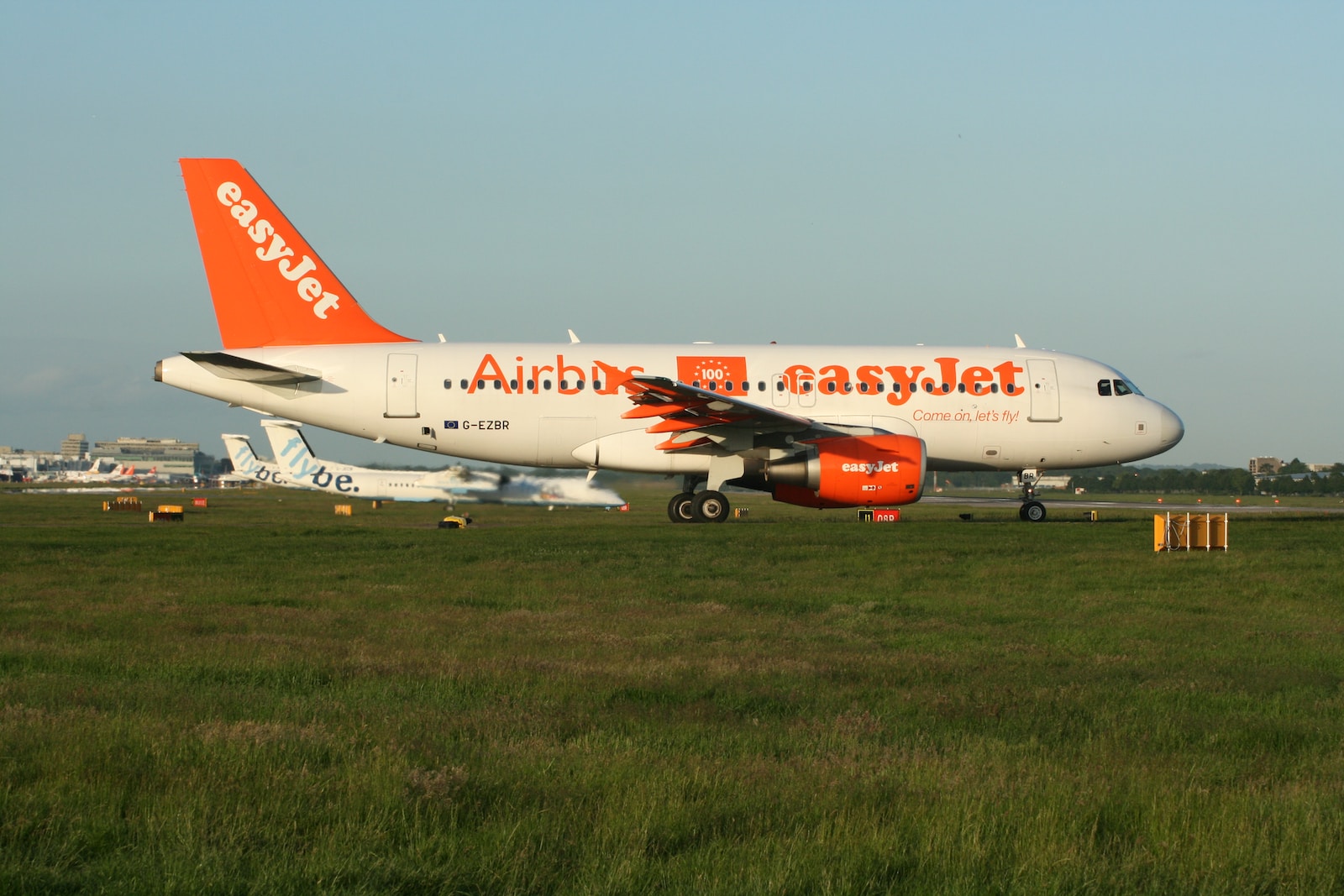 Lotnisko Gatwick odwołuje 164 loty. Wszystko przez powrót COVID-19!